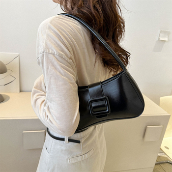 Τσαντάκι PU σε street style, μαγνητικό κούμπωμα, οριζόντιο τετράγωνο σχήμα, εσωτερική θήκη εγγράφων