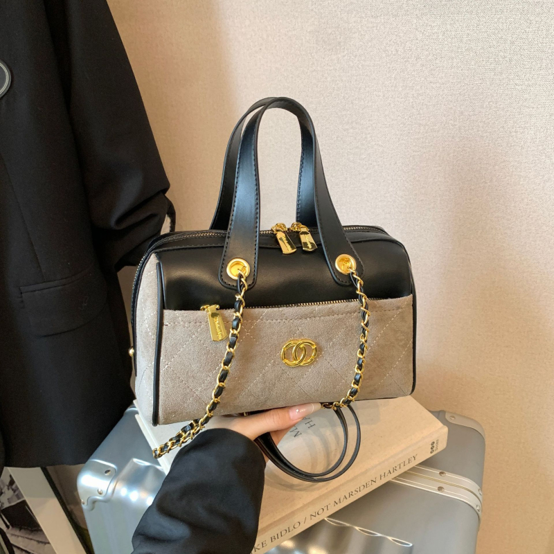 Γυναικεία τσάντα Boston με καπιτονέ μοτίτο διαμαντιού, PU υλικό, κάθετη τετράγωνη μορφή, κλείσιμο με φερμουάρ, επένδυση πολυεστέρα, εσωτερικός θάλαμος με φερμουάρ και θήκη για κινητό, μία ιμάντας στον ώμο, καθημερινή χρήση, καλοκαίρι 2025