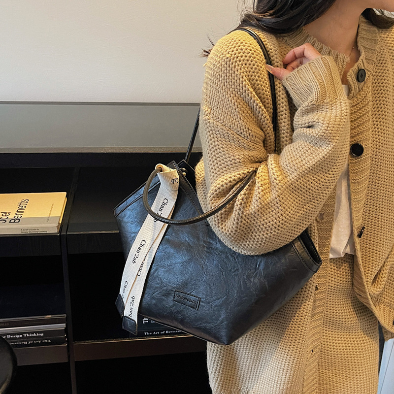 Τσάντα Tote, στυλ αστικής απλότητας, PU υλικό, οριζόντιο τετράγωνο σχήμα, φερμουάρ, εσωτερικό διαμέρισμα για έγγραφα (Χειμώνας 2025)