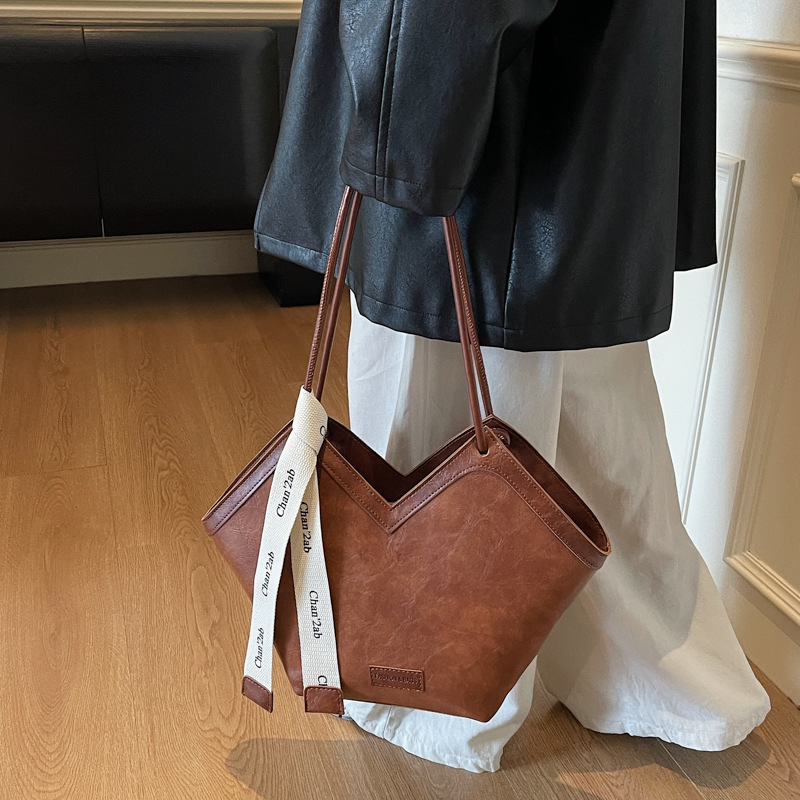 Τσάντα Tote, στυλ αστικής απλότητας, PU υλικό, οριζόντιο τετράγωνο σχήμα, φερμουάρ, εσωτερικό διαμέρισμα για έγγραφα (Χειμώνας 2025)