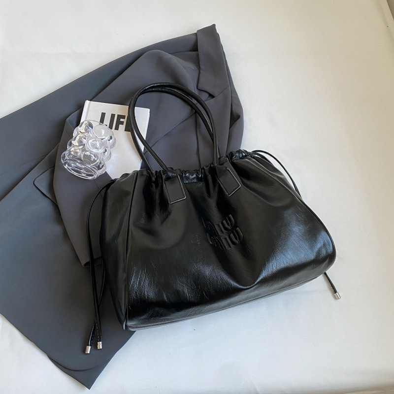 Ženska tote torba, gradski stil, PU materijal, horizontalni kvadratni oblik, magnetska kopča, poliester podstava, ID džep