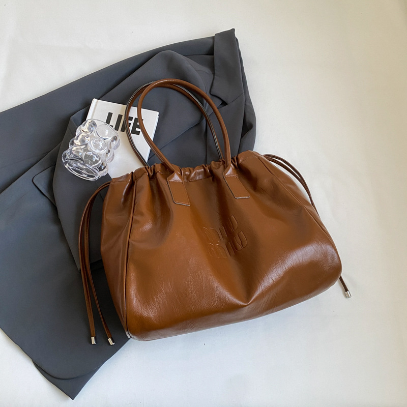 Ženska tote torba, gradski stil, PU materijal, horizontalni kvadratni oblik, magnetska kopča, poliester podstava, ID džep