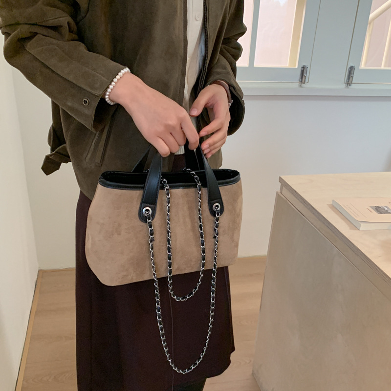 Ženska bucket torba velike kapacitete od deerskin suedea, zatvaranje na zip, unutarnja džep s zipom, poliester podstava, zima 2025