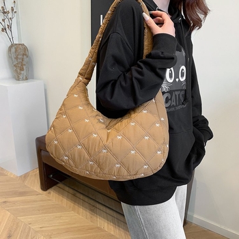 Τσάντα crossbody από πολυεστέρα με φερμουάρ, σχέδιο cloud, οριζόντιο τετράγωνο σχήμα, καπάκι, επένδυση από νάιλον, εσωτερική θήκη για κινητό, μόνο ένας ιμάντας, καθημερινή χρήση