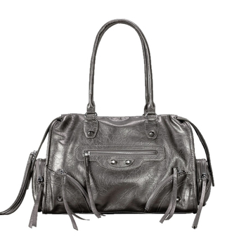 PU materiāla Tote soma ar metāla kniedēm, horizontāls kvadrāta formāts, rāvējslēdzēja atvērums, iekšējā rāvējslēdzēja kabata, liela ietilpība