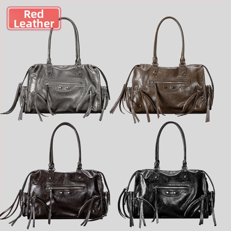 PU materiāla Tote soma ar metāla kniedēm, horizontāls kvadrāta formāts, rāvējslēdzēja atvērums, iekšējā rāvējslēdzēja kabata, liela ietilpība