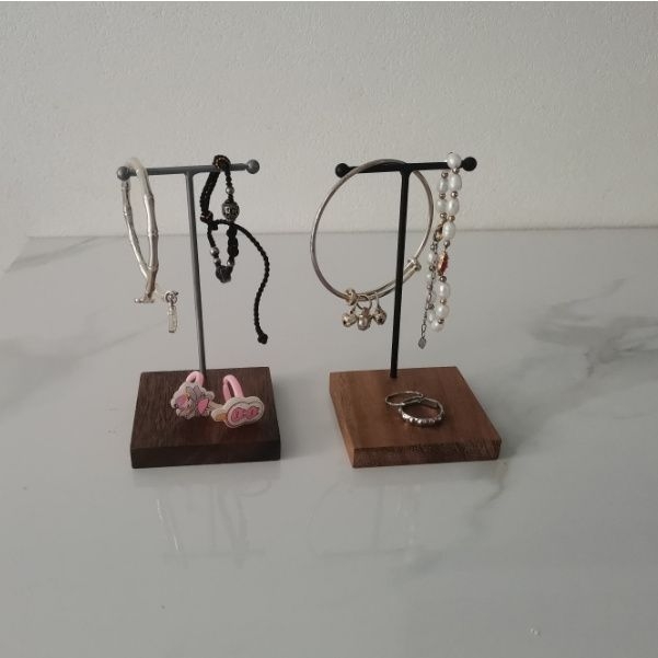 Дървен дисплей за бижута за обици, гривни и огърлици — окачващ рафт, арт стил