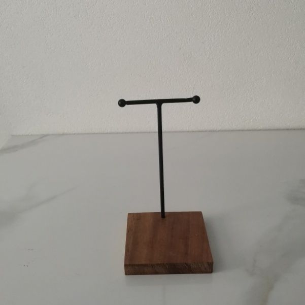 Дървен дисплей за бижута за обици, гривни и огърлици — окачващ рафт, арт стил