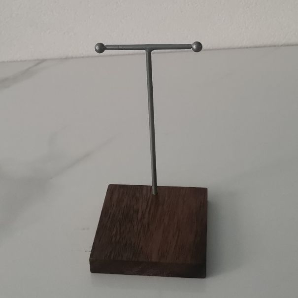 Дървен дисплей за бижута за обици, гривни и огърлици — окачващ рафт, арт стил