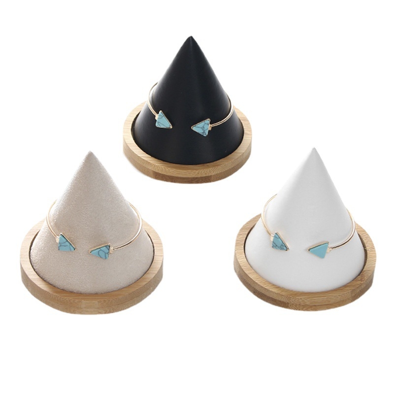 Стойка за бижута (конична масивна дървена конструкция, покритие: фланел и PU кожа, еднослойна)