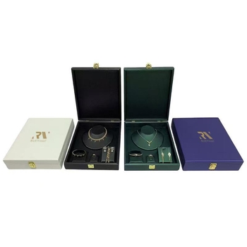 Кожена кутия за показване и съхранение на бижута, едноетажна, текстуриран финиш, възможност за лого и обработка за промяна на цвета