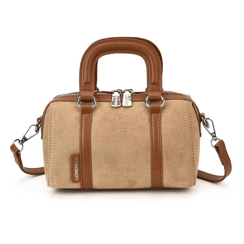 Τσαντάκι γυναικών από σουέντ, στυλ δρόμου, οριζόντιο τετράγωνο σχήμα, κλείσιμο με φερμουάρ, εσωτερική λαμιναρισμένη θήκη με φερμουάρ.