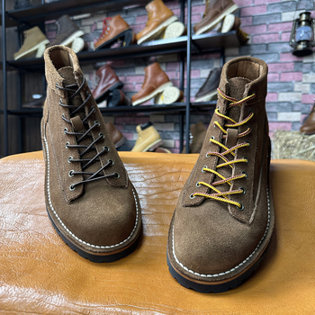 Ανδρικά Υψηλά Μποτάκια Martin με Εξωτερικές Ραφές, Δέρμα Αγελάδας, Στρογγυλή Μύτη, Μεσαίο Ύψος Κνήμης, Εμπρόσθιο Κορδόνι