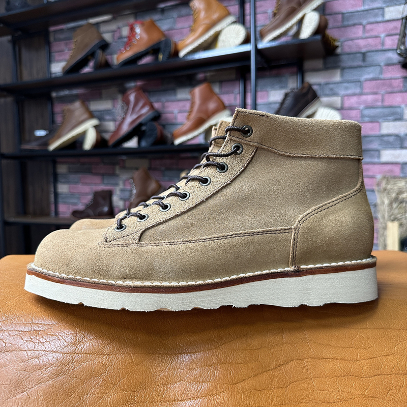 Ανδρικά Υψηλά Μποτάκια Martin με Εξωτερικές Ραφές, Δέρμα Αγελάδας, Στρογγυλή Μύτη, Μεσαίο Ύψος Κνήμης, Εμπρόσθιο Κορδόνι