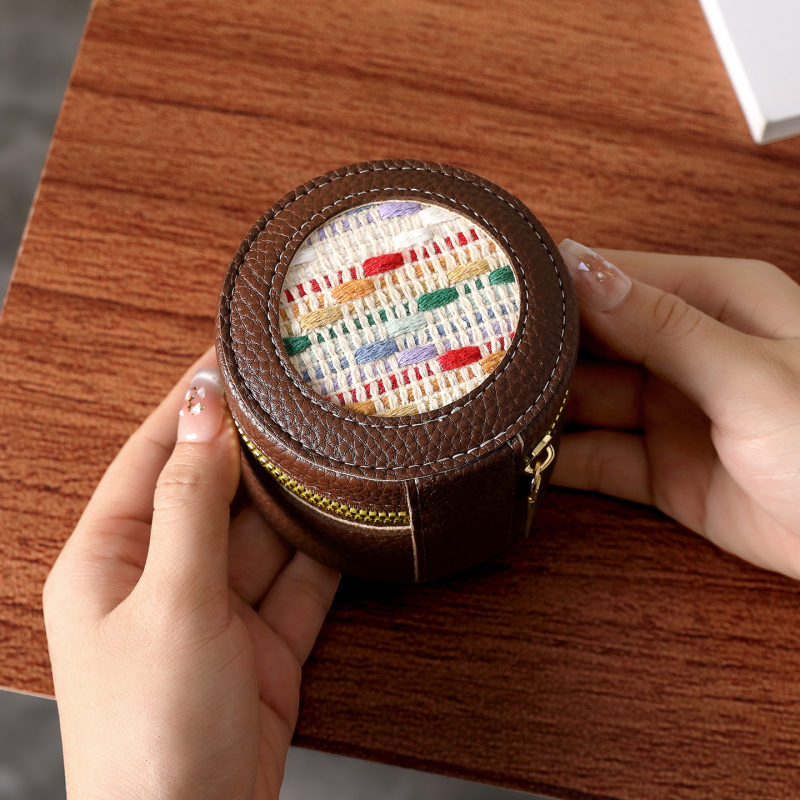 Мултифункционална кутия за бижута — материал: друго; твърдост: мека; модел: едноцветен