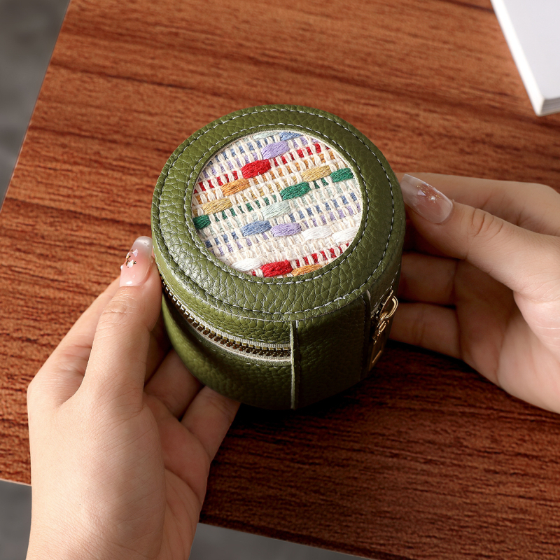 Мултифункционална кутия за бижута — материал: друго; твърдост: мека; модел: едноцветен