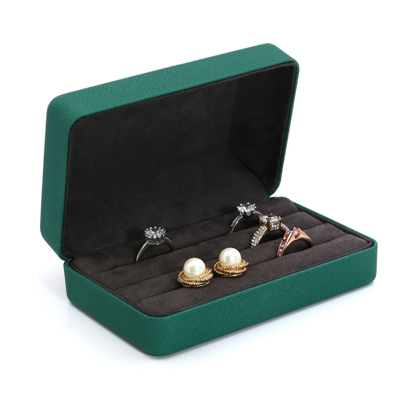 PU кожа кутия за бижута — компактна кутия за пръстени и обици за пътуване; външна PU кожа, вътрешен микрофибърен велур; цел: опаковка на бижута; тип: кутия за пръстени