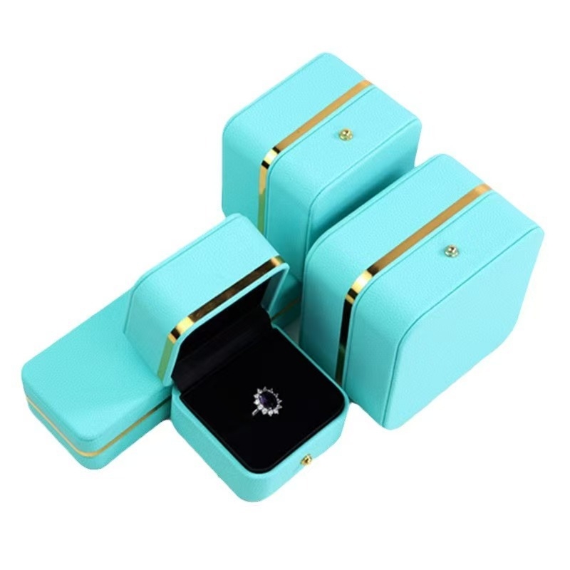 Комплект кутии за бижута: PU кожа, кутия за опаковане, съдържа кутии за пръстен, гривна и висулка