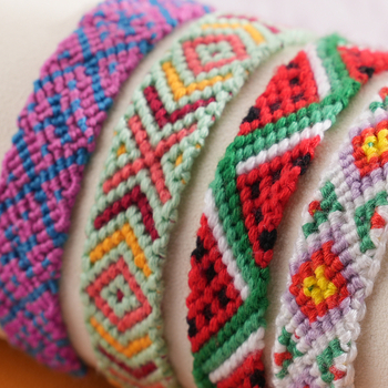 Tibeti stílusú női karkötő, kézzel készített, dinnyemintás geometriai minta, zsinór anyagból