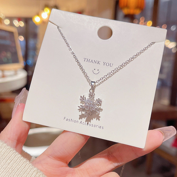 Titánacél nyaklánc keresztlánccal, hópehely medállal, cirkóniás és vegyes köves inlay, geometriai dizájn