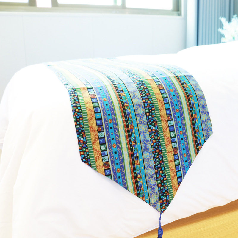 Voodiääre käterät hotellidele – puuvillane, rahvuslik stiil, triibuline muster, kohandatav, kõrge kvaliteediga