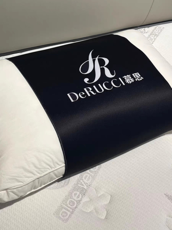 Hotellitekstiilide komplekt: polüester, kaasaegne minimalistlik stiil, rätikud ja matid logoga trükiga, esmaklassiline kvaliteet