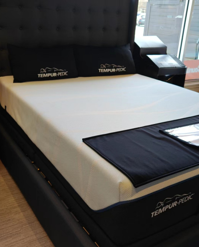 Hotellitekstiilide komplekt: polüester, kaasaegne minimalistlik stiil, rätikud ja matid logoga trükiga, esmaklassiline kvaliteet