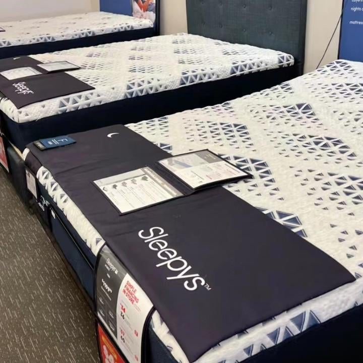 Hotellitekstiilide komplekt: polüester, kaasaegne minimalistlik stiil, rätikud ja matid logoga trükiga, esmaklassiline kvaliteet