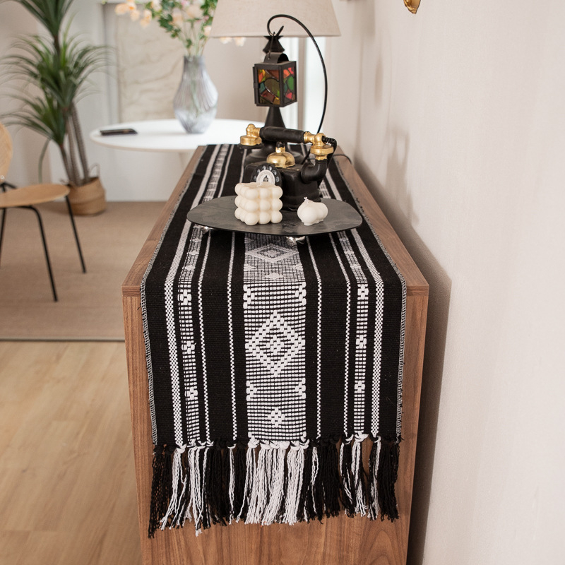 Stolni bežnik s prugastim uzorkom, modernistički minimalistički stil, prilagodljiva obrada