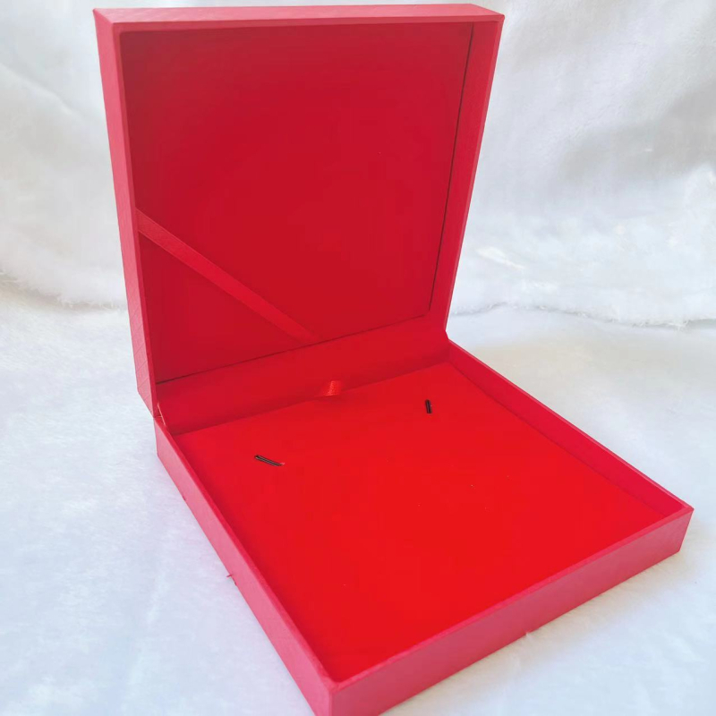 Ékszertároló doboz készlet — kartonból készült konstrukció, ékszerek tárolására, tartalmaz kreatív üdvözlőkártyát