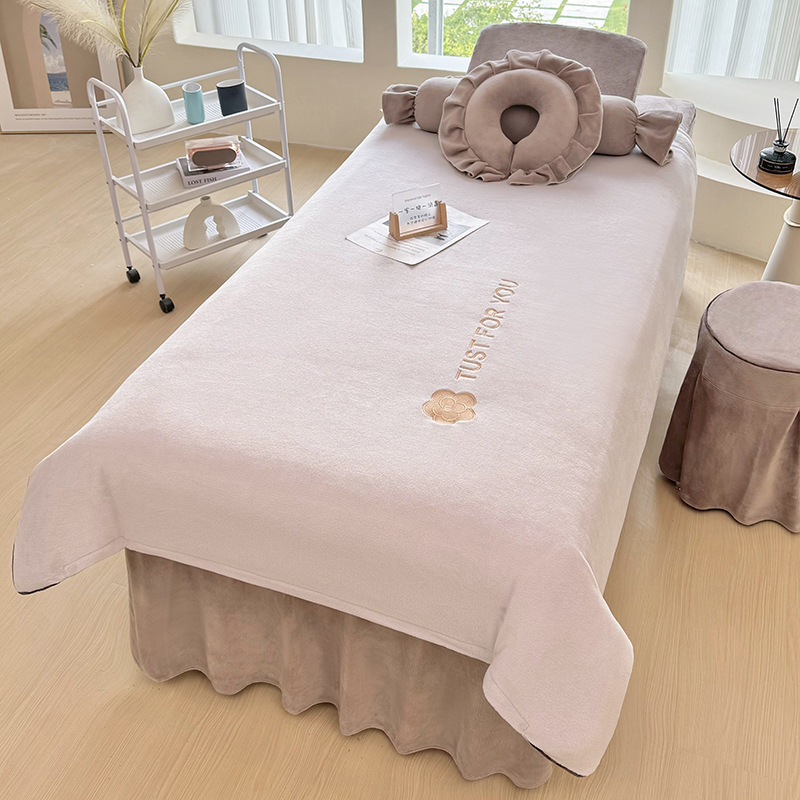 Prekrivač za krevet od mliječnog velura — reaktivno tiskanje i bojenje, 3500–4000 g, moderni minimalistički stil