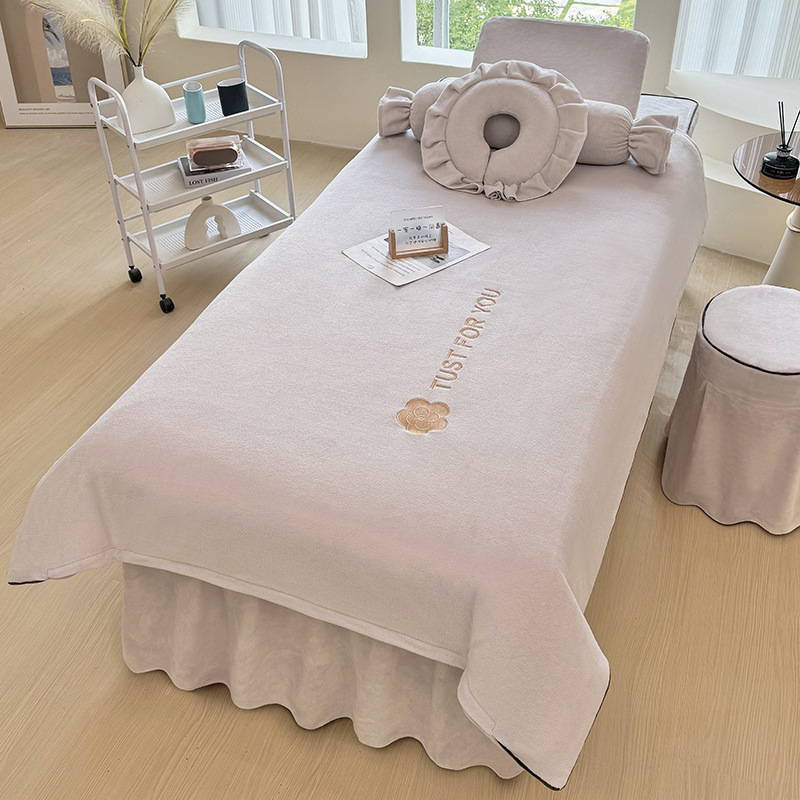 Prekrivač za krevet od mliječnog velura — reaktivno tiskanje i bojenje, 3500–4000 g, moderni minimalistički stil