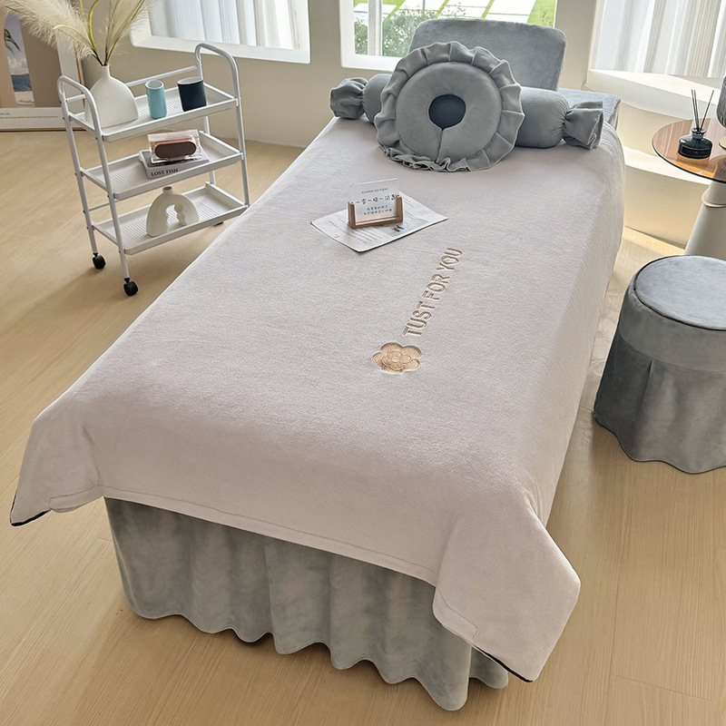 Prekrivač za krevet od mliječnog velura — reaktivno tiskanje i bojenje, 3500–4000 g, moderni minimalistički stil