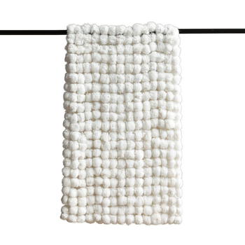 Debela deka od krzna zeca s kuglicama, moderni minimalistički stil, pogodna za showroom sobe, kao posteljni runner i završni prekrivač za kauč i kauč na razvlačenje.