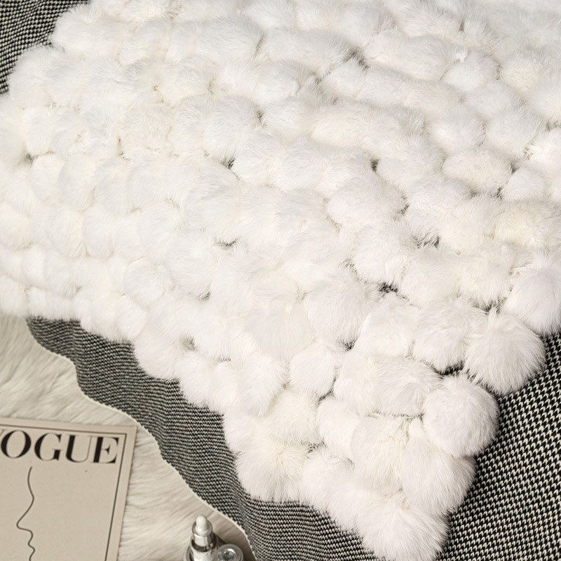 Debela deka od krzna zeca s kuglicama, moderni minimalistički stil, pogodna za showroom sobe, kao posteljni runner i završni prekrivač za kauč i kauč na razvlačenje.