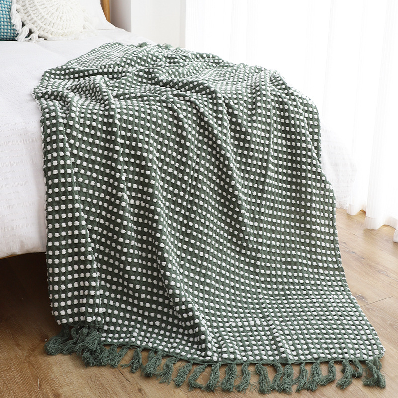 Плетено одеяло с пискюли в скандинавски стил, едноцветно, за покриване на легло и диван