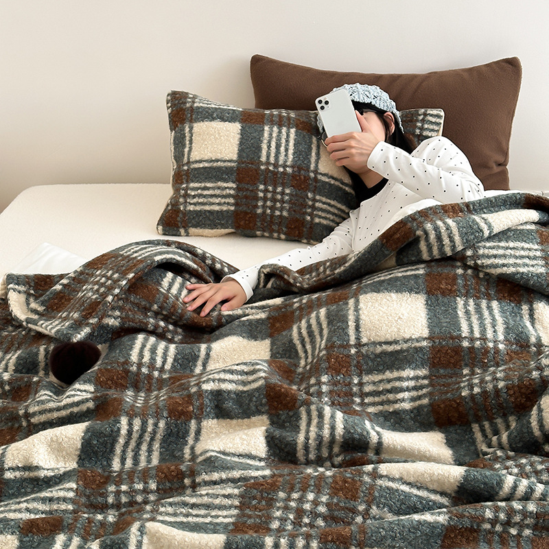 Geometrinio rašto dvipusė pledas, visų metų laikams, poliesteris, pirmos klasės kokybė, šiuolaikiškas paprastumas