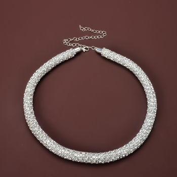 Bakrena ogrlica s uvijenim lancem, privjesak s rhinestones, dijamantni završetak