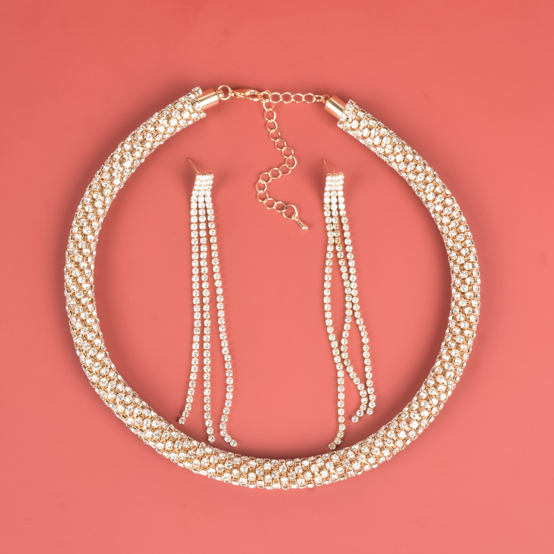 Bakrena ogrlica s uvijenim lancem, privjesak s rhinestones, dijamantni završetak