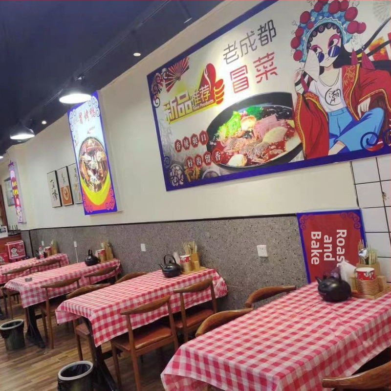 Vienkartinė staltiesė iš polipropileno, ekstra stora (5 silk), languotas plaid raštas, atspari vandeniui, tinkama kvadratinėms ir apskritoms stalams restoranuose ir viešbučiuose