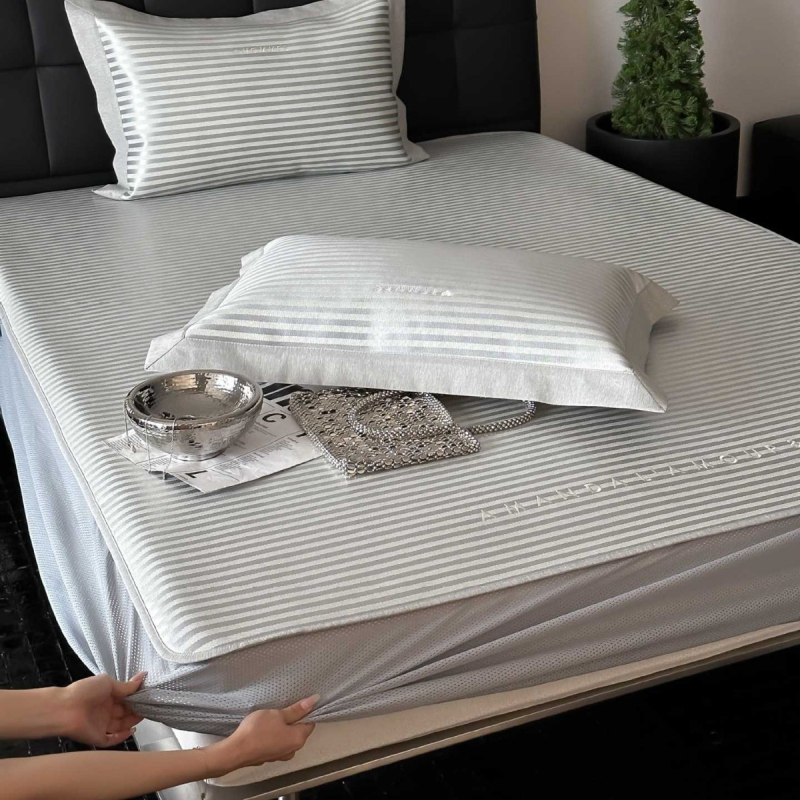 Trys dalių ledinio šilko kilimėlio rinkinys, dryžuotas, antibakterinis, sulankstomas, išsiuvinėtas, skirtas motinai ir kūdikiui