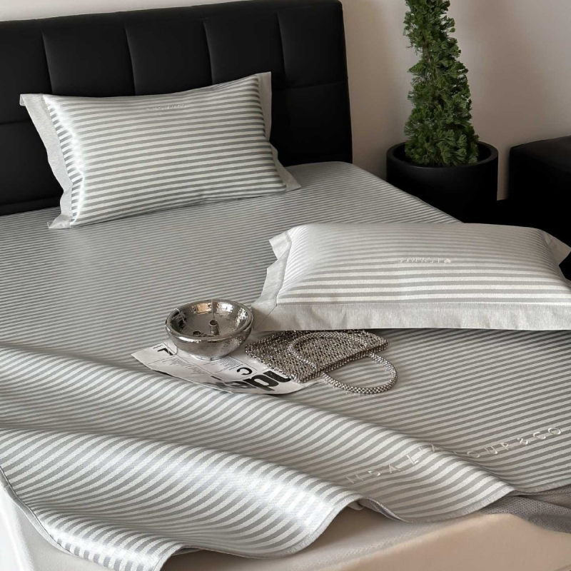 Trys dalių ledinio šilko kilimėlio rinkinys, dryžuotas, antibakterinis, sulankstomas, išsiuvinėtas, skirtas motinai ir kūdikiui