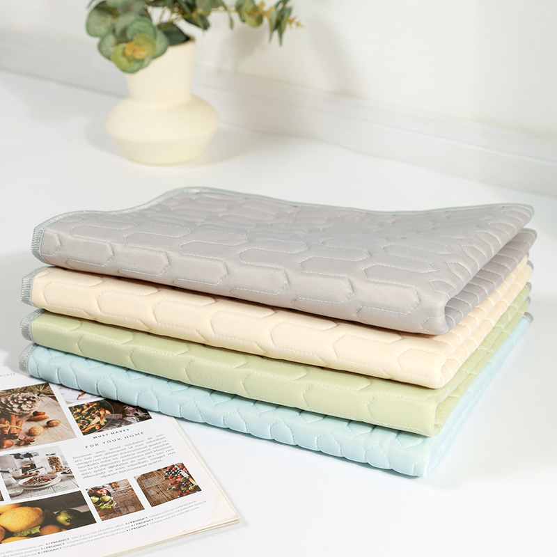 Кучешка охлаждаща подложка с копринена материя – Harry's Kennel