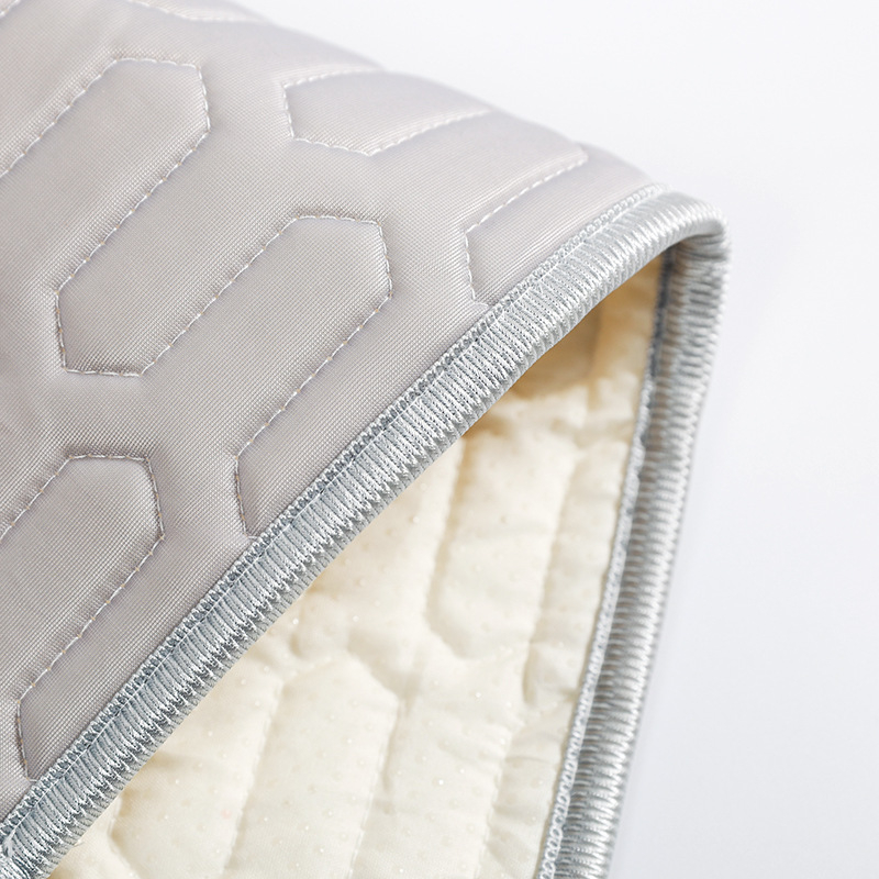 Кучешка охлаждаща подложка с копринена материя – Harry's Kennel