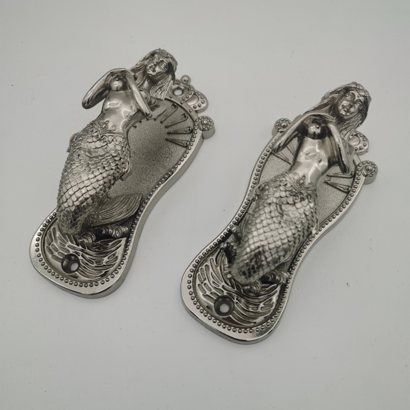 AM8 zidni kukica od cinkovog legura; Tip: zidni kukica; Materijal: cinkov legura; Pogodno za sve vrste zavjesa; Uključuje: 4 vijka i 4 proširivača