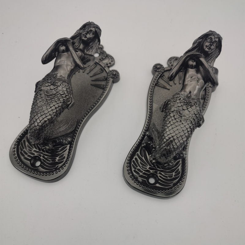 AM8 zidni kukica od cinkovog legura; Tip: zidni kukica; Materijal: cinkov legura; Pogodno za sve vrste zavjesa; Uključuje: 4 vijka i 4 proširivača