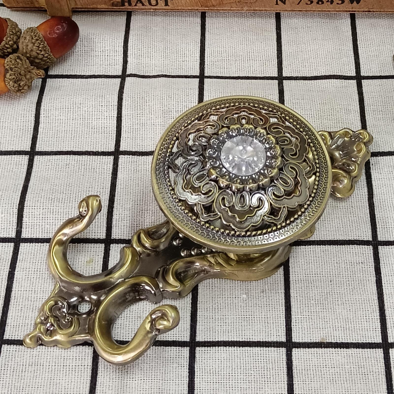 Kuke za zavjese, model 062, cinkova legura + željezo, legura solitaire, Wanxin hardware