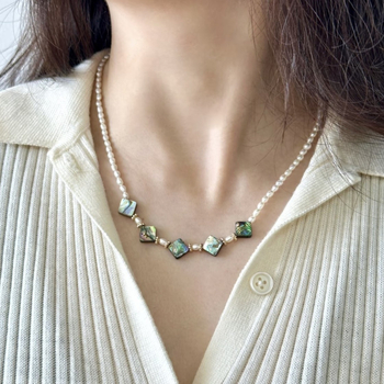 Ogrlica s prirodnim kamenim perlama, ručna izrada, lanac s kuglicama, privjesak od legure, novi kineski stil