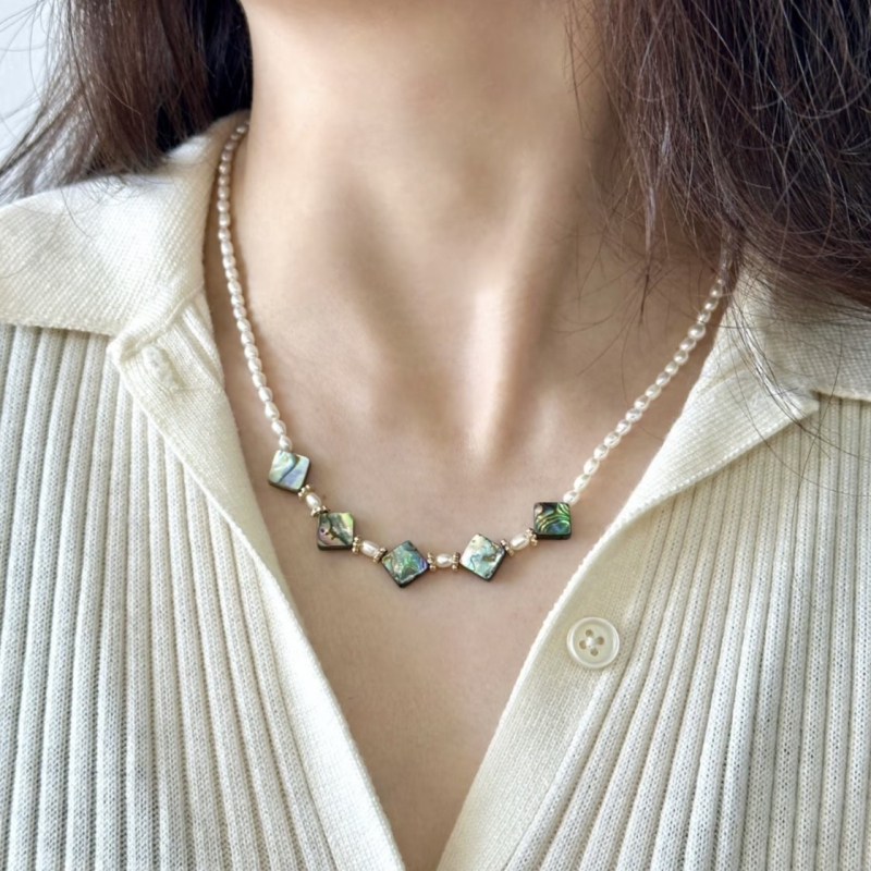 Ogrlica s prirodnim kamenim perlama, ručna izrada, lanac s kuglicama, privjesak od legure, novi kineski stil