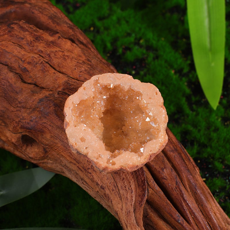 Agátkristályból készült dekoratív cornucopia forma, elektroplattolt felülettel